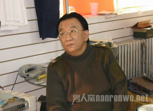 演员侯耀华