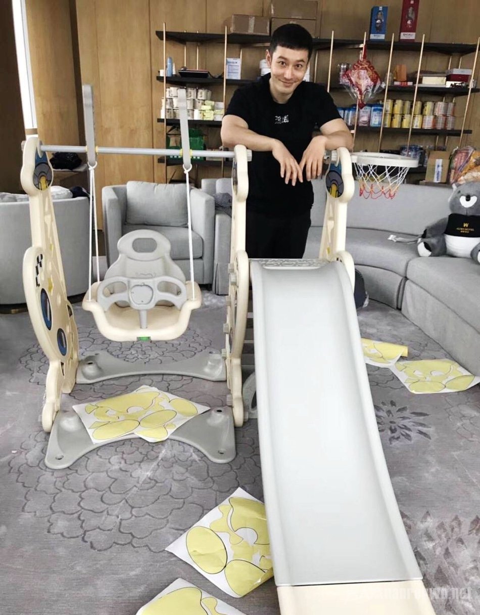 黄晓明身后的架子