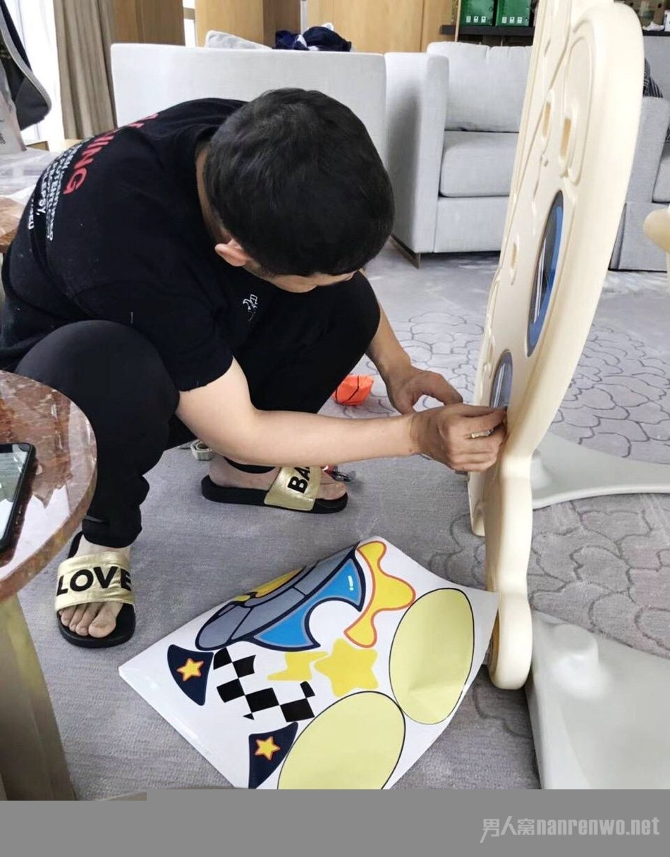 黄晓明的拖鞋