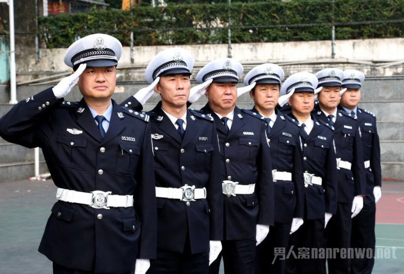 民警