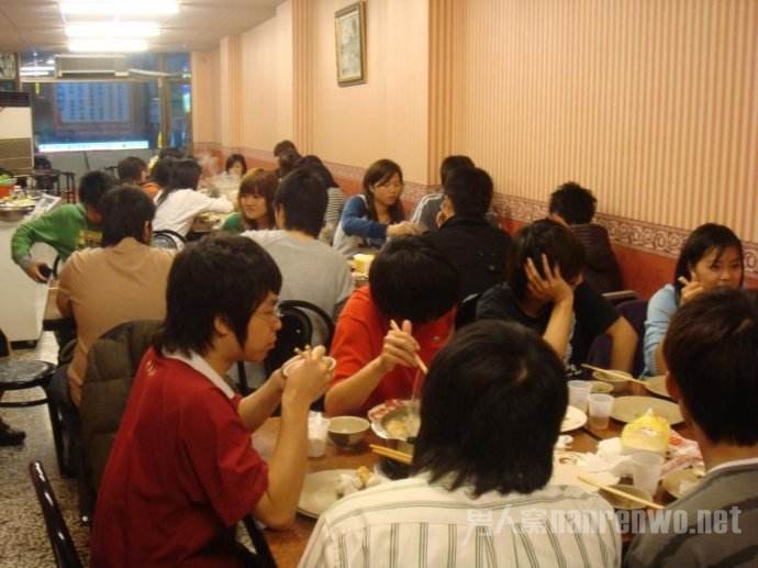 火锅店聚餐抓获一个逃犯