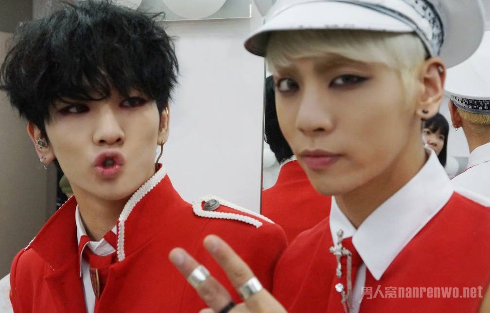 SHINee成员金钟铉和KEY