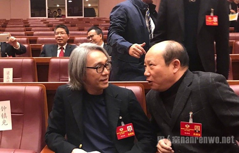 周星驰满头白发