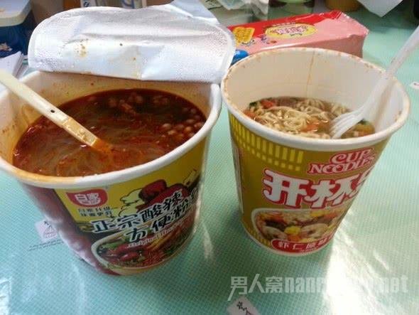 高铁吃泡面被怒怼