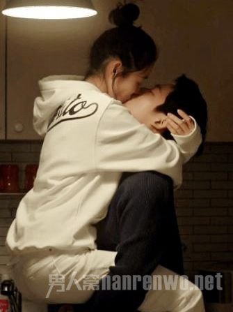 经常请吃饭的漂亮姐姐吻戏