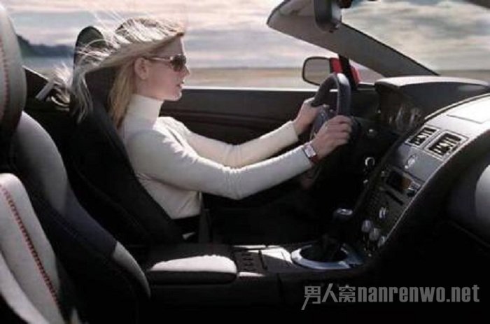 汽车发动机声音大是什么原因