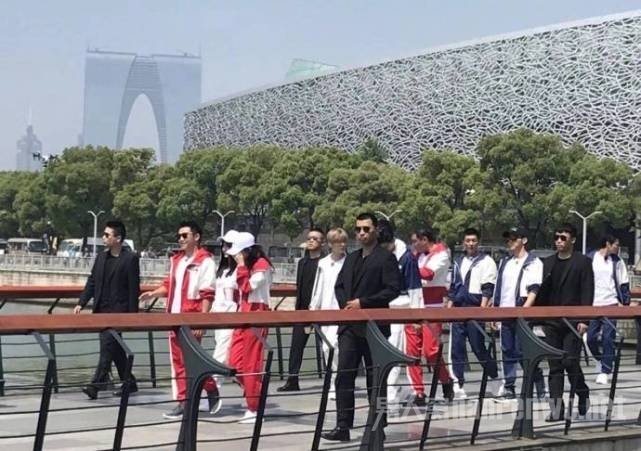 ���ݸ�angelababy����һ·����