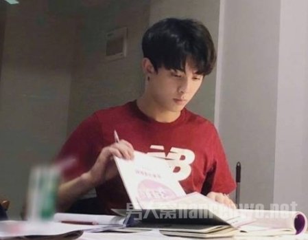 TFBOYSԱǧչݱս2018ȫ߿