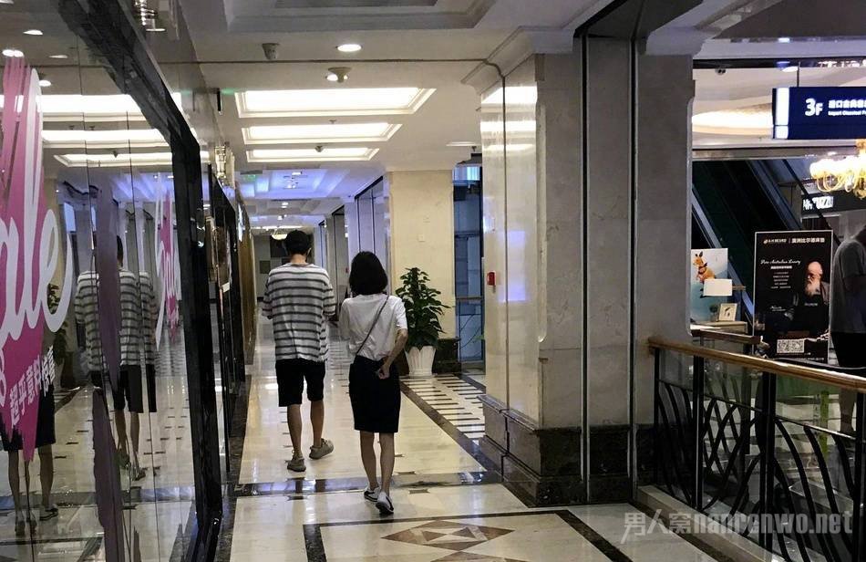 偶遇林更新王丽坤逛家具店