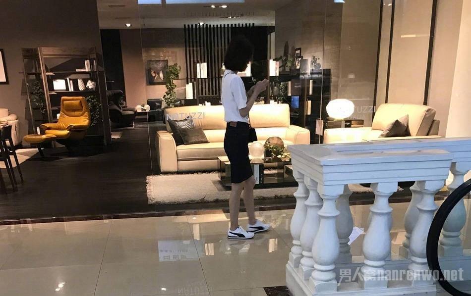 偶遇林更新王丽坤逛家具店