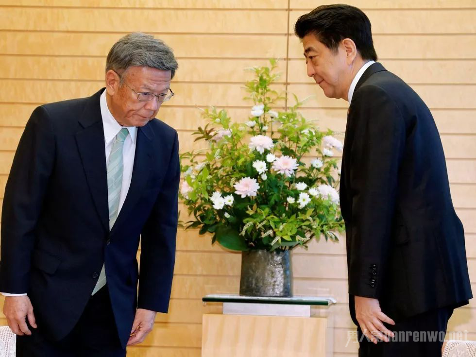 翁长雄志与安倍晋三