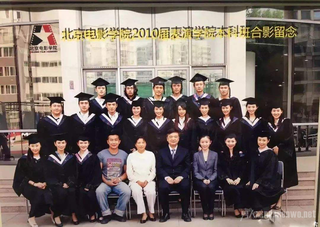 彭冠英朱一龙毕业照