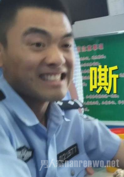 警察打针打出表情包