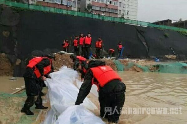 河南最高级别暴雨图片