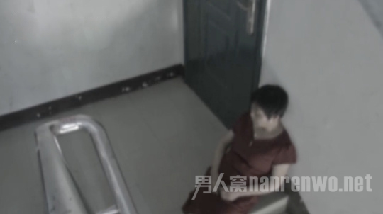 帮儿还债堵女儿的门要钱
