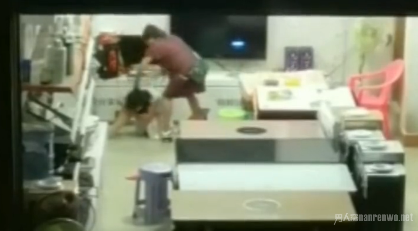 余某某使用拖鞋殴打女孩