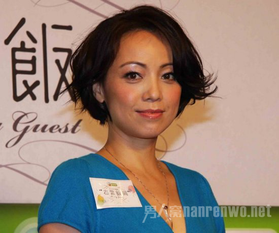 邓萃雯