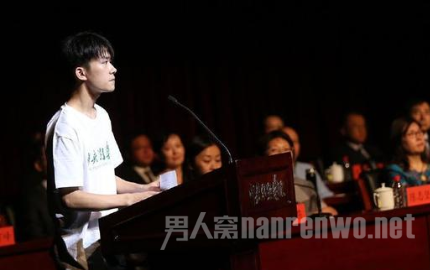 易烊千玺开学典礼发言