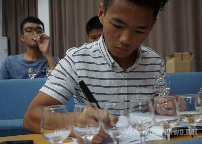 中国白酒学院开学