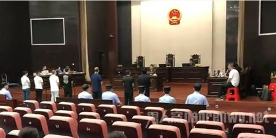 庭审现场