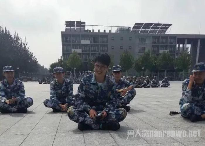 刘昊然军训