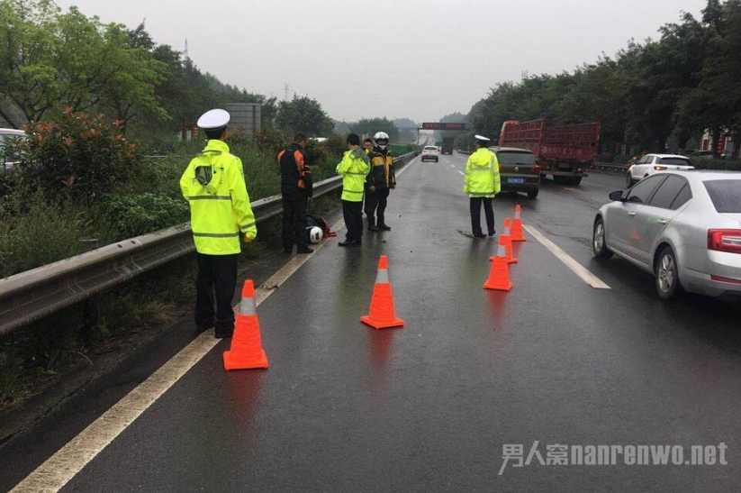 摩托车发生侧翻