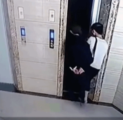 开电梯门岳父坠亡