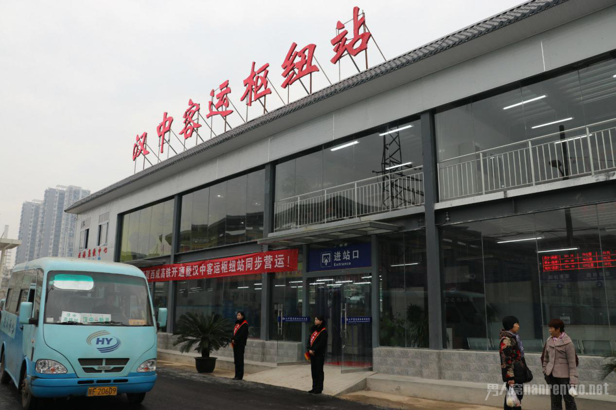 逃犯女扮男被识破
