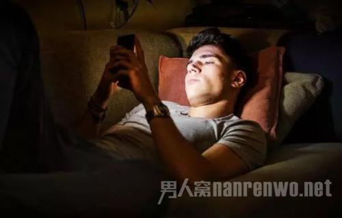 熬夜玩手机