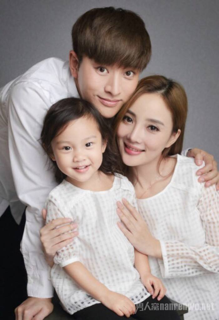 李小璐和贾乃亮一家