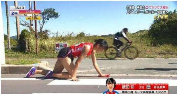骨折跪爬300米到终点