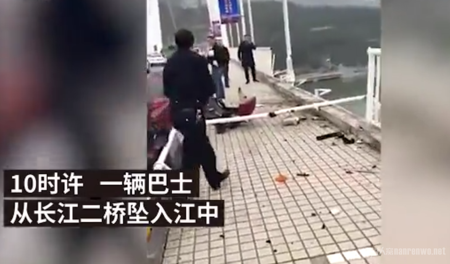 公交坠江打捞遗体