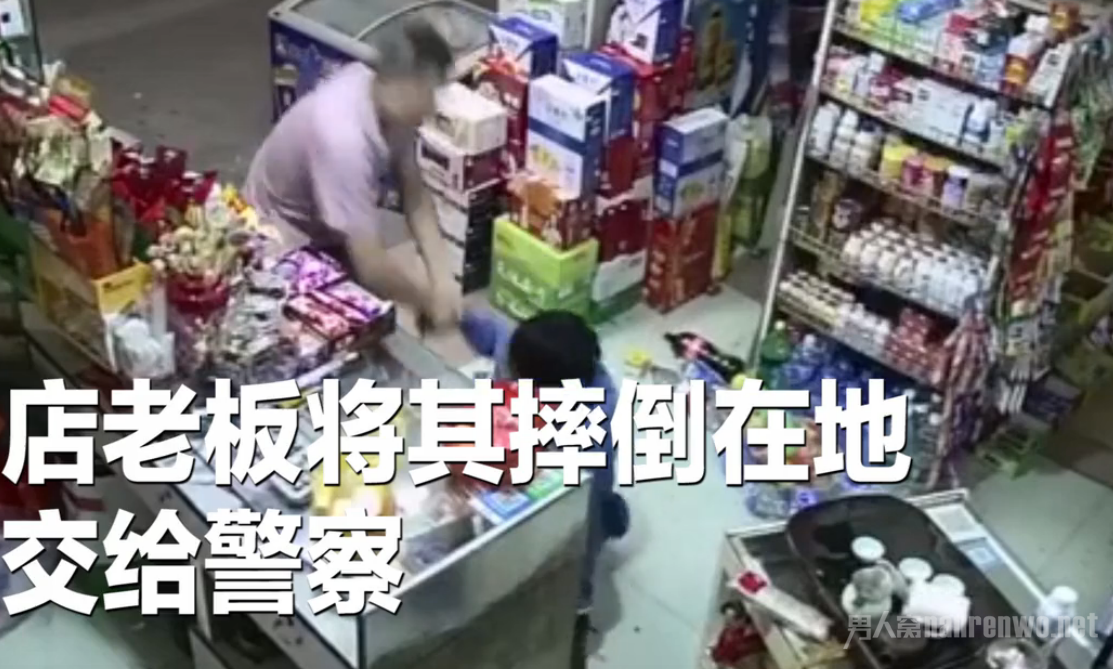 蓝衣男子不敌老板,被暴捶