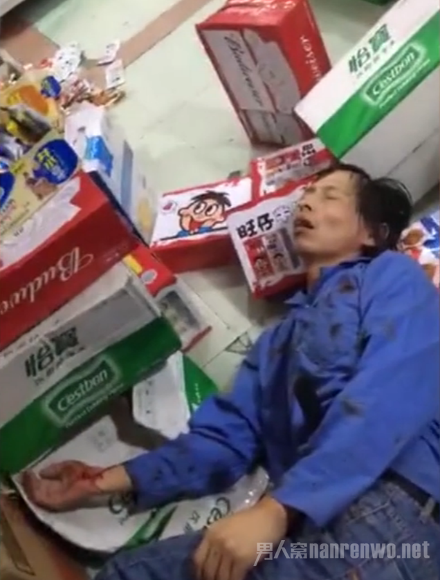 被打翻在地失去意识鲜血淋漓