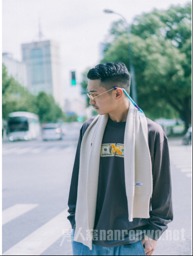 印花长袖圆领T恤