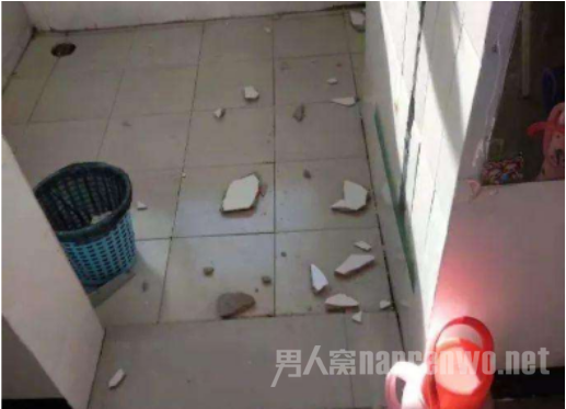 天花板掉落