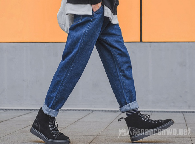 宽松直筒牛仔裤