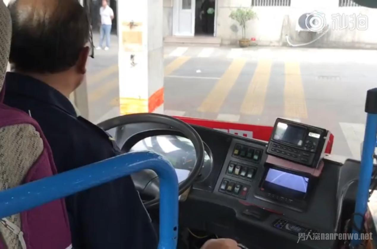 公交车司机张师傅