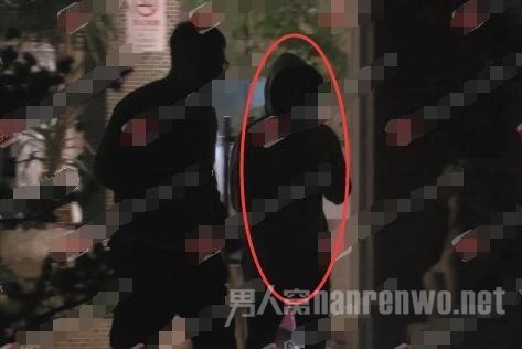 疑似张一山活动后离开