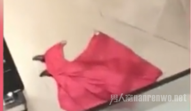 南京商场女子坠亡