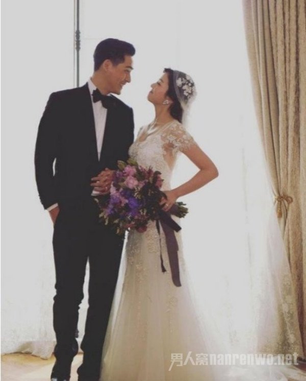 周渝民结婚纪念日晒婚纱照