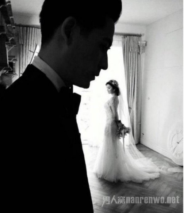 周渝民结婚纪念日晒婚纱照
