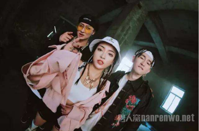 vava拒绝金曲奖杯