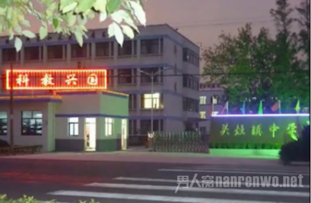 男教师夜闯宿舍