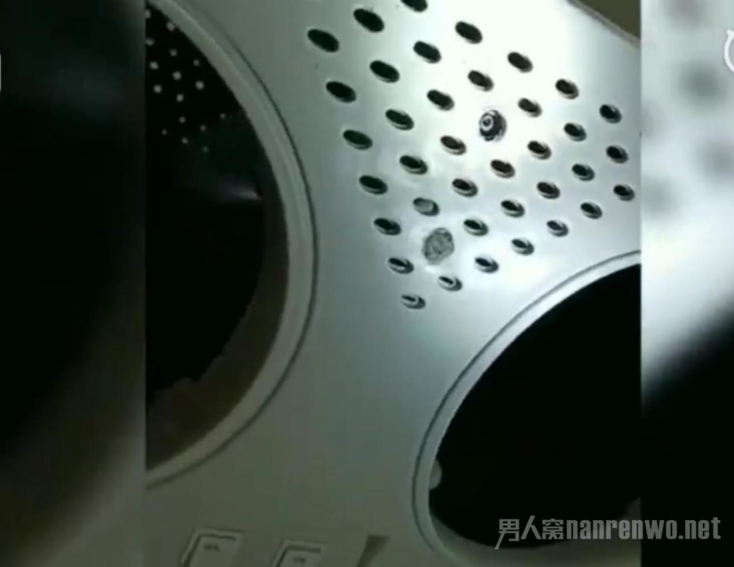 相关 人员拿出摄像头
