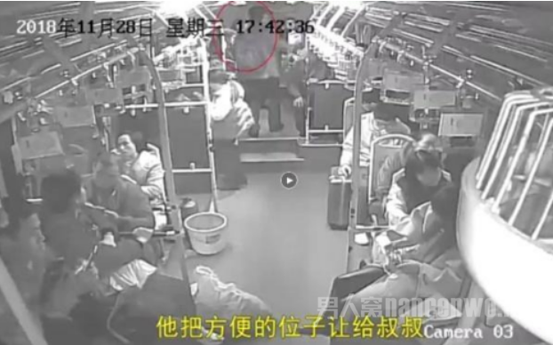小学生12分钟4次让座