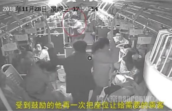 小学生12分钟4次让座
