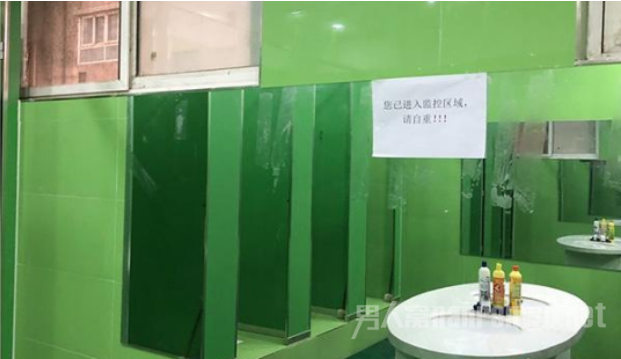 教培公厕装摄像
