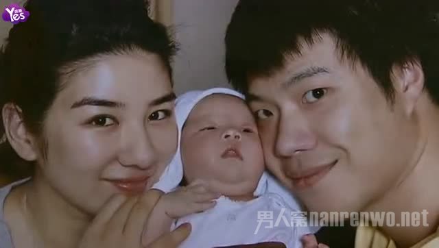 黄毅清家暴后清深夜曝前妻黄奕大尺度私密照