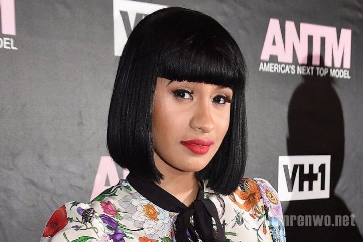 Cardi B办离婚手续夜店跳脱衣舞